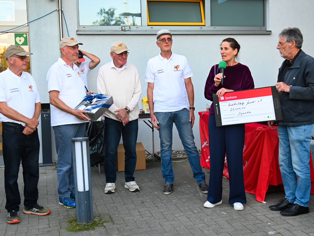 Foto (v. l): Friedhelm Lakenbrink, Stephan Lehnen, Jürgen Jendreizik, Joachim Schwarze, (alle Läuferherz e. V.), Prof. Dr. Claudia Rössig, Eberhard Pinz; Foto: Ashley Volbracht